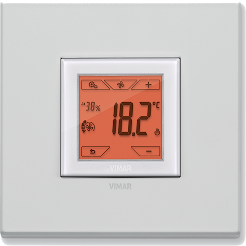 Tra i prodotti che possiedono i requisiti per le detrazioni troviamo il Termostato touch KNX 2M di Vimar: uno schermo ad alta reattività permette di controllare la temperatura degli ambienti (sia riscaldamento sia condizionamento), oltre che gestirne l’umidità. La pratica funzione “ecometer” aiuta a controllare i consumi e ad aumentare la propria consapevolezza energetica.<br /><br />