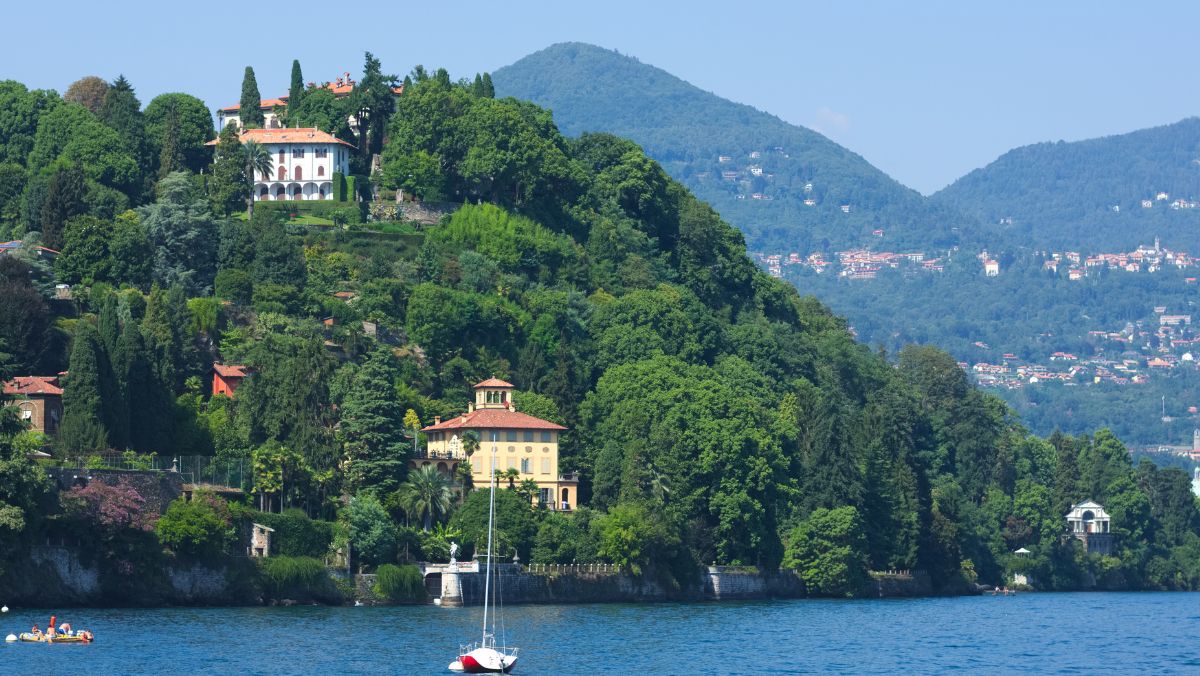 villa di lusso al lago o al mare